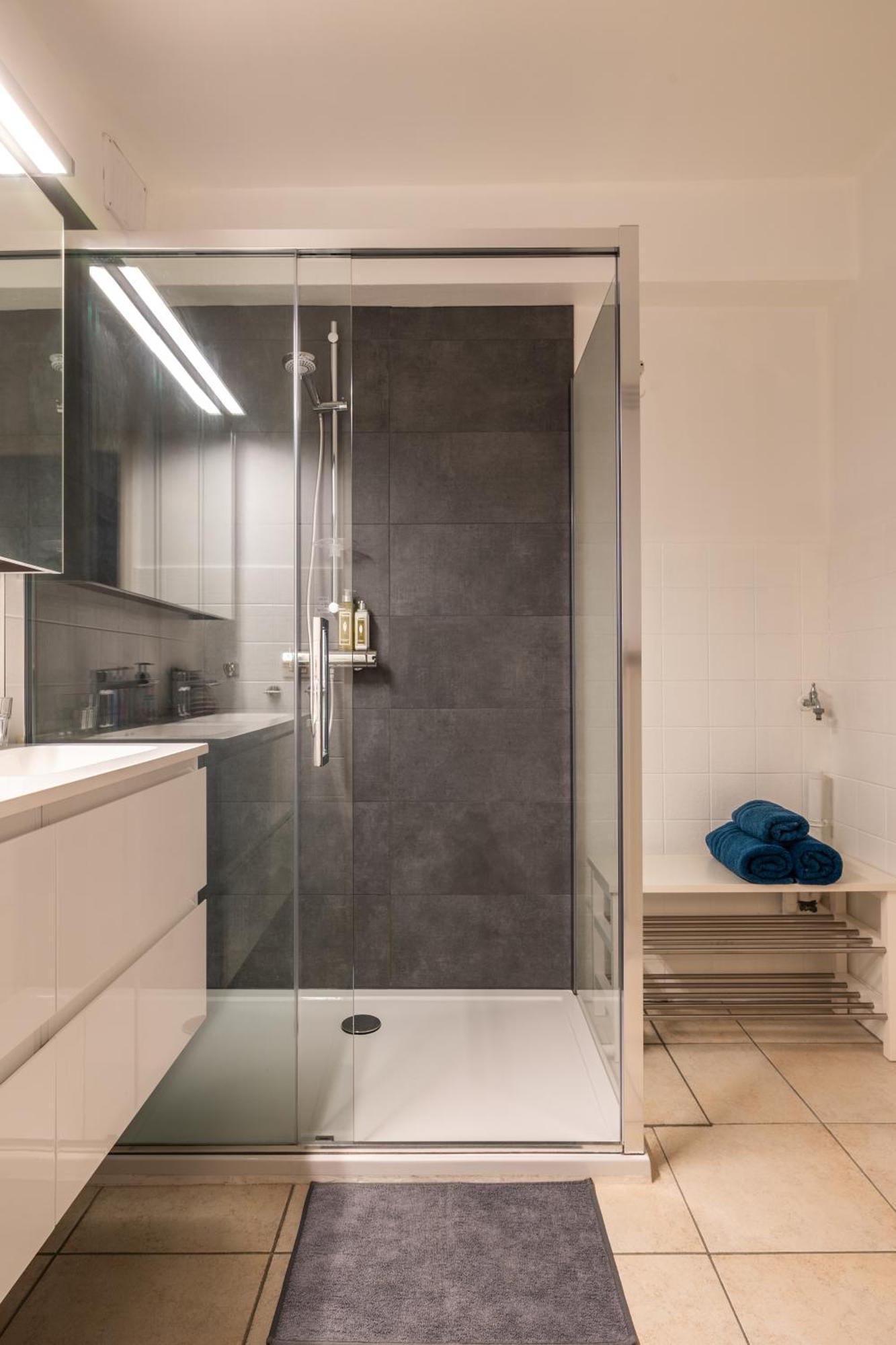 Weloveoostende - Newly Renovated Large 150m From The - Including Bed Sheets And Final Clea-ning Apartment